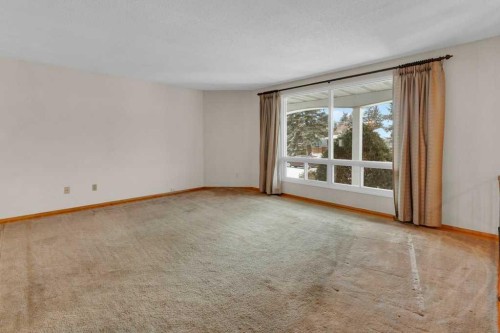 113 Brown Crescent Nw, Calgary, AB - Indoor Photo Showing Other Room