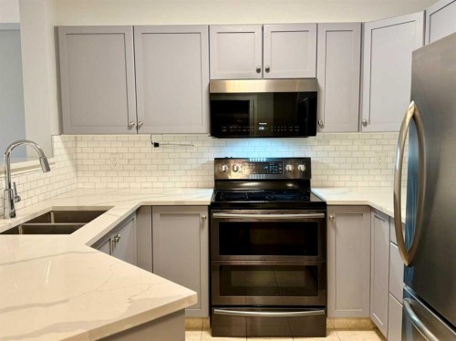 1212-2518 Fish Creek Boulevard Sw, Calgary, AB - Indoor Photo Showing Kitchen With Double Sink With Upgraded Kitchen