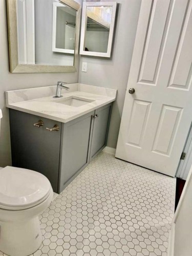 1212-2518 Fish Creek Boulevard Sw, Calgary, AB - Indoor Photo Showing Bathroom