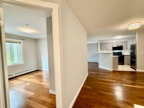 1212-2518 Fish Creek Boulevard Sw, Calgary, AB - Indoor Photo Showing Kitchen