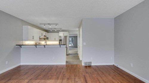 3667 Sierra Morena Road Sw, Calgary, AB - Indoor Photo Showing Other Room