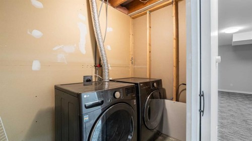 3667 Sierra Morena Road Sw, Calgary, AB - Indoor Photo Showing Laundry Room
