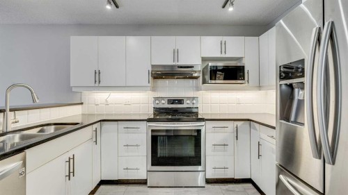 3667 Sierra Morena Road Sw, Calgary, AB - Indoor Photo Showing Kitchen With Stainless Steel Kitchen With Double Sink