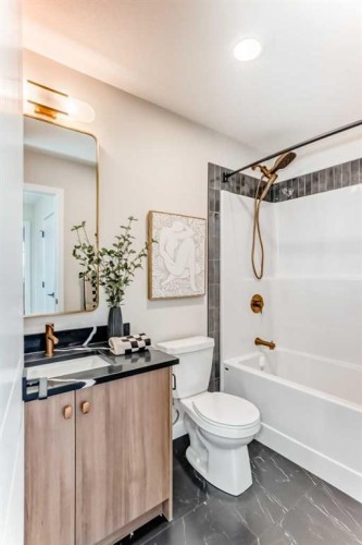 277 Cobblestone Gate, Airdrie, AB - Indoor Photo Showing Bathroom