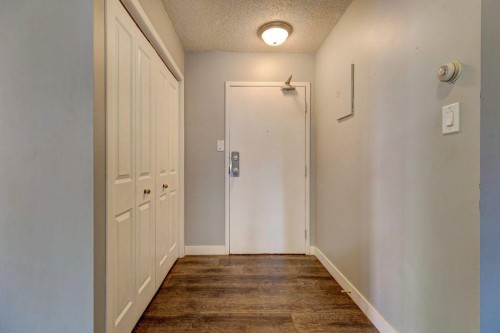 211-1335 12 Avenue Sw, Calgary, AB - Indoor Photo Showing Other Room