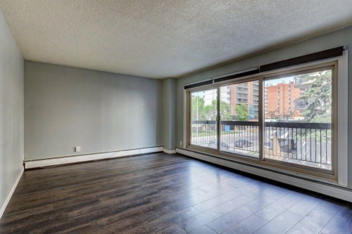 211-1335 12 Avenue Sw, Calgary, AB - Indoor Photo Showing Other Room