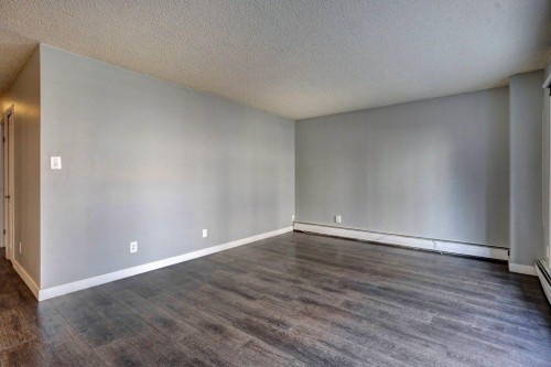 211-1335 12 Avenue Sw, Calgary, AB - Indoor Photo Showing Other Room
