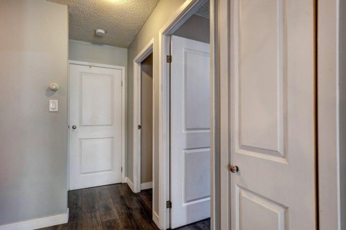 211-1335 12 Avenue Sw, Calgary, AB - Indoor Photo Showing Other Room