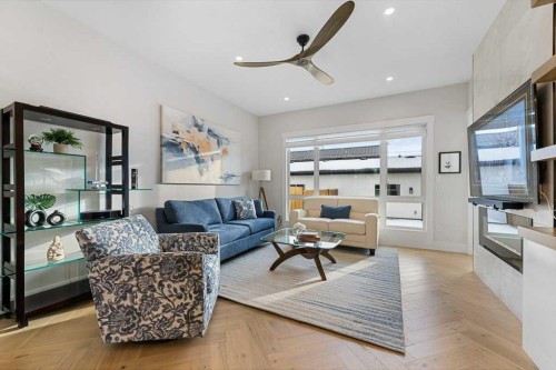 1919 21 Avenue Nw, Calgary, AB - Indoor Photo Showing Living Room