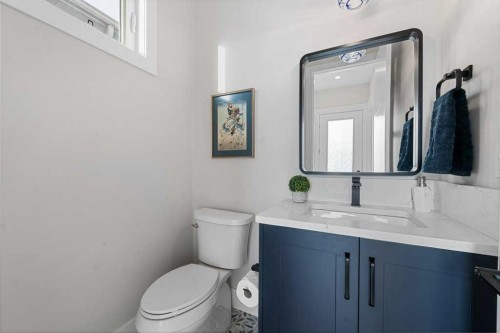 1919 21 Avenue Nw, Calgary, AB - Indoor Photo Showing Bathroom