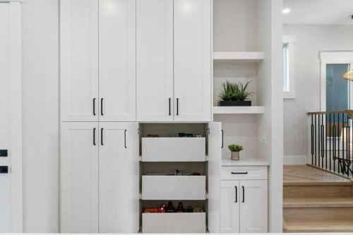 1919 21 Avenue Nw, Calgary, AB - Indoor Photo Showing Other Room