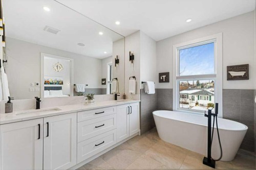 1919 21 Avenue Nw, Calgary, AB - Indoor Photo Showing Bathroom