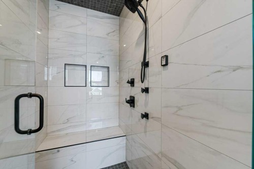 1919 21 Avenue Nw, Calgary, AB - Indoor Photo Showing Bathroom