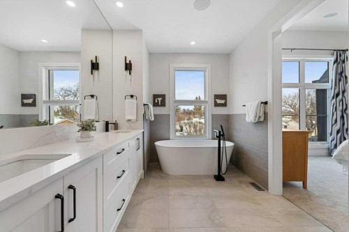 1919 21 Avenue Nw, Calgary, AB - Indoor Photo Showing Bathroom