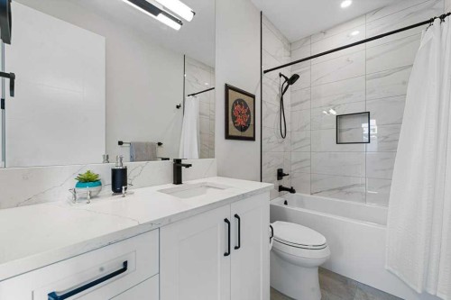 1919 21 Avenue Nw, Calgary, AB - Indoor Photo Showing Bathroom