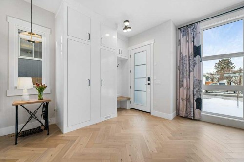 1919 21 Avenue Nw, Calgary, AB - Indoor Photo Showing Other Room