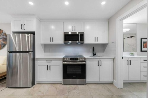 1919 21 Avenue Nw, Calgary, AB - Indoor Photo Showing Kitchen