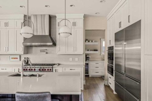 4115 15 Street Sw, Calgary, AB - Indoor Photo Showing Kitchen With Upgraded Kitchen