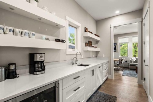 4115 15 Street Sw, Calgary, AB - Indoor Photo Showing Kitchen