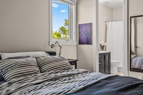 4115 15 Street Sw, Calgary, AB - Indoor Photo Showing Bedroom
