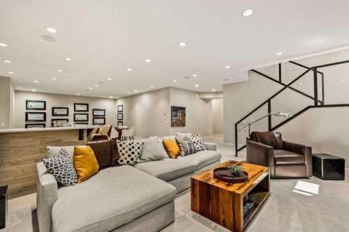 4115 15 Street Sw, Calgary, AB - Indoor Photo Showing Living Room