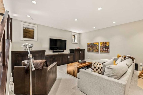 4115 15 Street Sw, Calgary, AB - Indoor Photo Showing Living Room