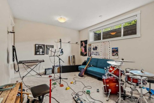 4115 15 Street Sw, Calgary, AB - Indoor