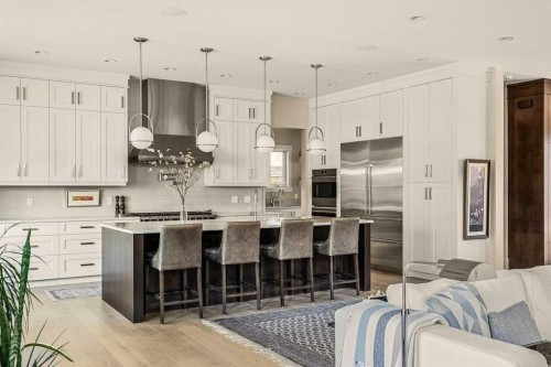 4115 15 Street Sw, Calgary, AB - Indoor Photo Showing Kitchen With Upgraded Kitchen