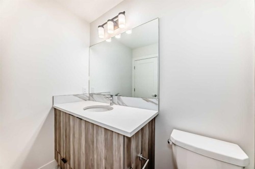 109 Heritage Park, Cochrane, AB - Indoor Photo Showing Bathroom