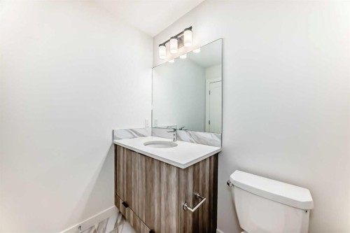 109 Heritage Park, Cochrane, AB - Indoor Photo Showing Bathroom