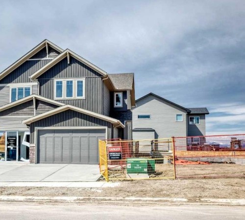 109 Heritage Park, Cochrane, AB - Outdoor