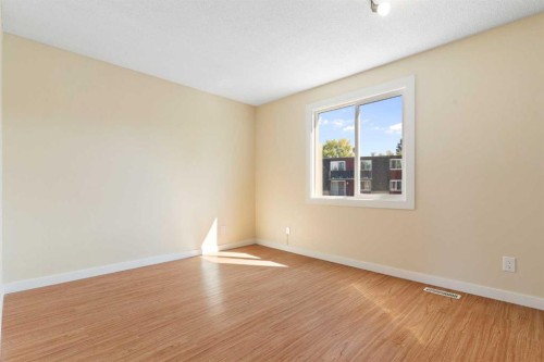 32-80 Galbraith Drive Sw, Calgary, AB - Indoor Photo Showing Other Room