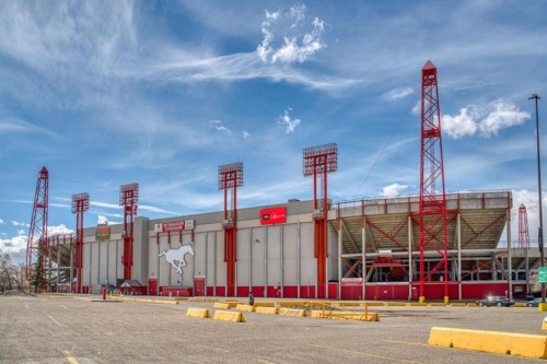 2611 12 Avenue Nw, Calgary, AB - Outdoor