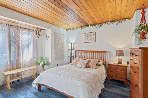 9 Ghost Road, Benchlands, AB - Indoor Photo Showing Bedroom