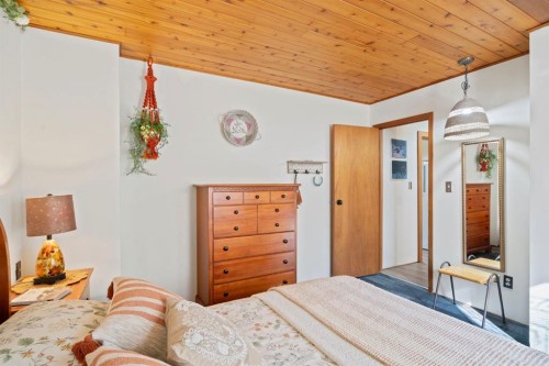 9 Ghost Road, Benchlands, AB - Indoor Photo Showing Bedroom