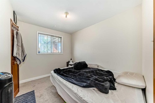 1502 49 Street Se, Calgary, AB - Indoor Photo Showing Bedroom