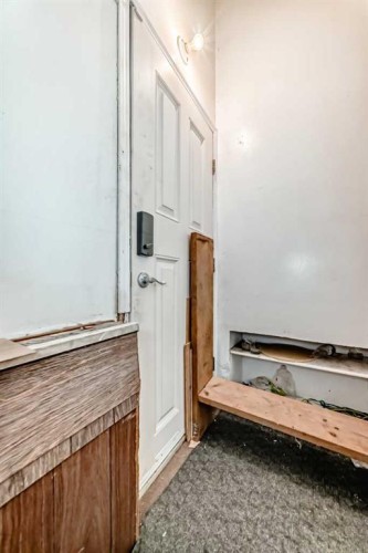 1502 49 Street Se, Calgary, AB - Indoor Photo Showing Other Room