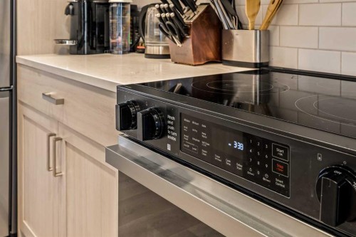 611-20295 Seton Way Se, Calgary, AB - Indoor Photo Showing Kitchen