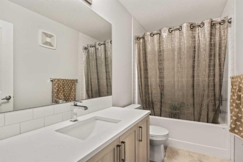 611-20295 Seton Way Se, Calgary, AB - Indoor Photo Showing Bathroom