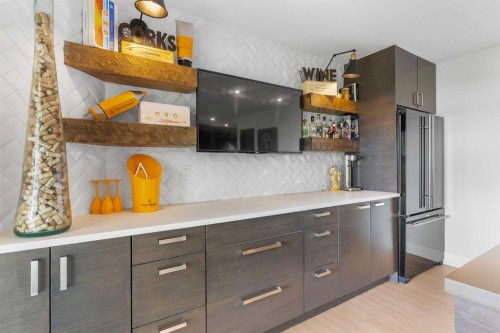 732 West Chestermere Drive, Chestermere, AB - Indoor Photo Showing Kitchen