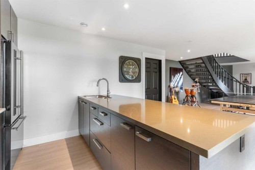 732 West Chestermere Drive, Chestermere, AB - Indoor Photo Showing Kitchen