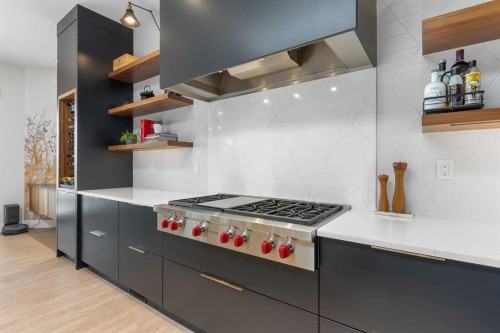732 West Chestermere Drive, Chestermere, AB - Indoor Photo Showing Kitchen