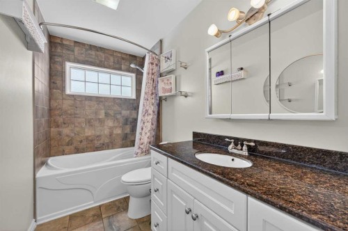 235 Allan Crescent Se, Calgary, AB - Indoor Photo Showing Bathroom