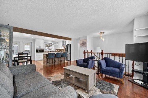 235 Allan Crescent Se, Calgary, AB - Indoor Photo Showing Living Room