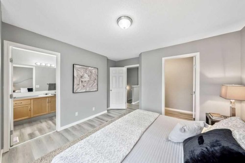 126 Everhollow Heights Sw, Calgary, AB - Indoor Photo Showing Bedroom