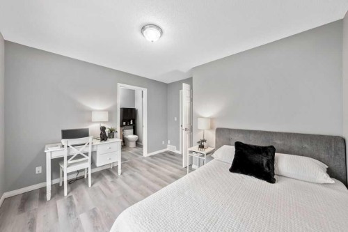 126 Everhollow Heights Sw, Calgary, AB - Indoor Photo Showing Bedroom