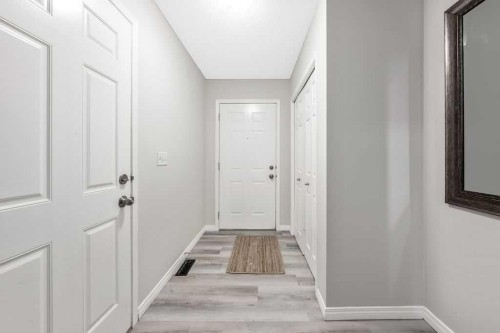 126 Everhollow Heights Sw, Calgary, AB - Indoor Photo Showing Other Room