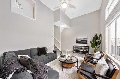 126 Everhollow Heights Sw, Calgary, AB - Indoor Photo Showing Living Room