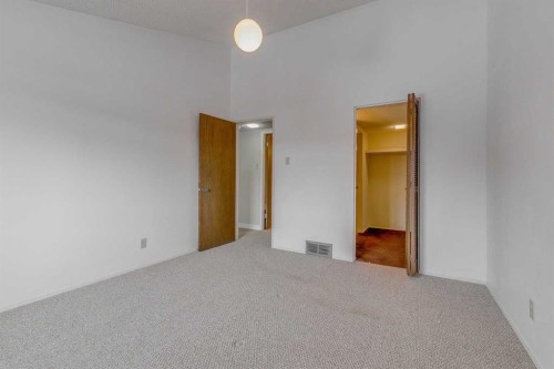 9-2225 Oakmoor Drive Sw, Calgary, AB - Indoor Photo Showing Other Room