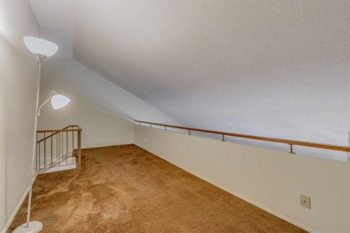 9-2225 Oakmoor Drive Sw, Calgary, AB - Indoor Photo Showing Other Room